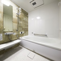 絶妙なバランスの間接照明でゆっくりと寛げる住空間 (浴室)