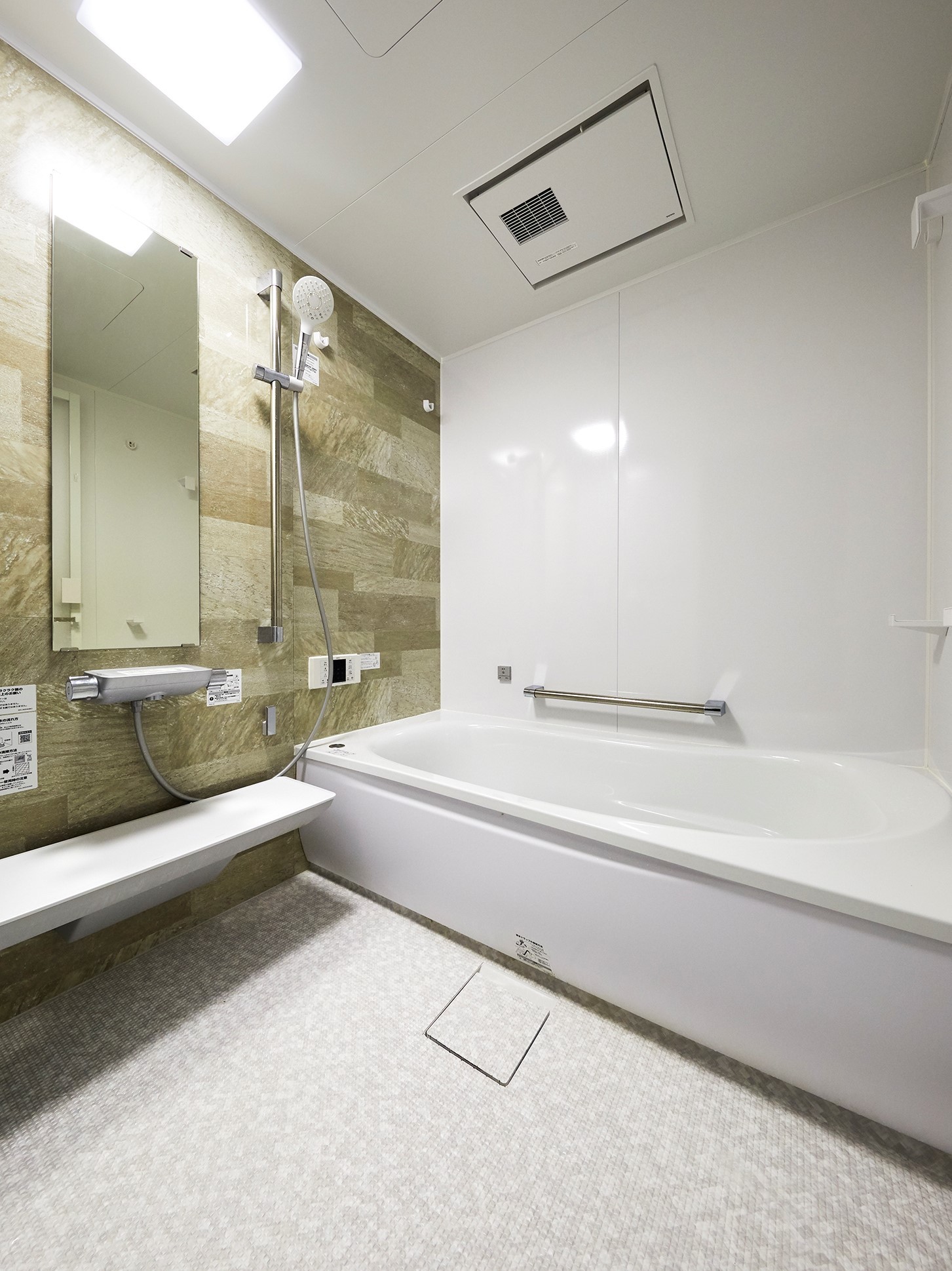 バス/トイレ事例：浴室（絶妙なバランスの間接照明でゆっくりと寛げる住空間）
