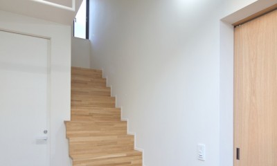 階段｜K1+K2　一体感のあるデザインの別棟二世帯住宅