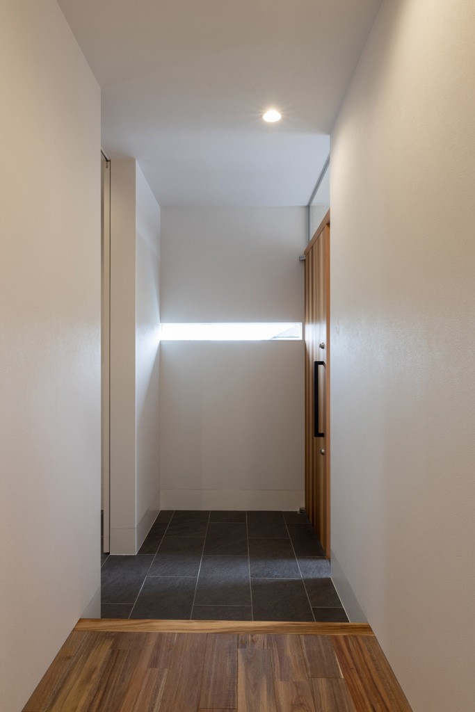 玄関事例：玄関ホール（USK-FLAT　30坪のシンプルモダンな木造平屋住宅）