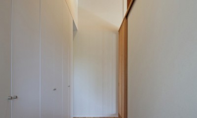 玄関｜SQ-FLAT　方形屋根の30坪木造平屋住宅