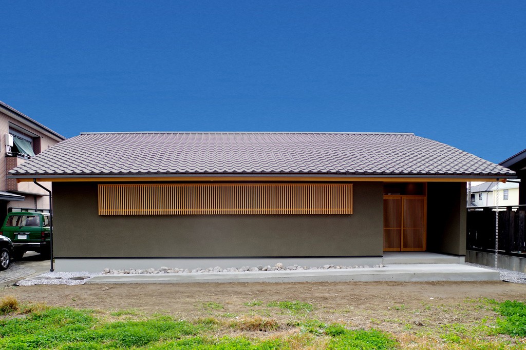 外観事例：外観（MUKURI　むくり屋根の木造平屋住宅）