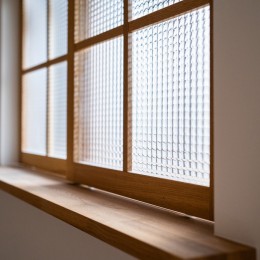 Re-NGR　木造住宅のフルリノベーション (チェッカーガラス)