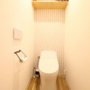 60㎡に3LDK＋W.I.C.を叶えたリノベーションの写真 温かみのあるトイレ