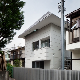 「桜上水の家」トンガリ屋根の木造３階建て住宅-外観