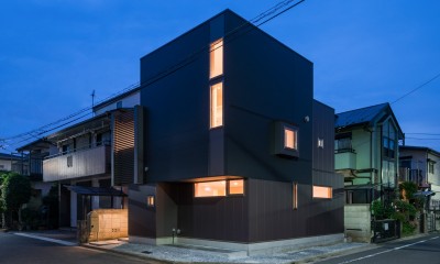 Cube-77「コンパクトな都市型住宅」 (外観（夜景）)
