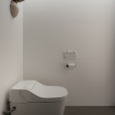 軽やかに、全力で　南青山の街を駆けるふたりのCITY LIFE｜南青山のマンションリノベーションの写真 トイレ