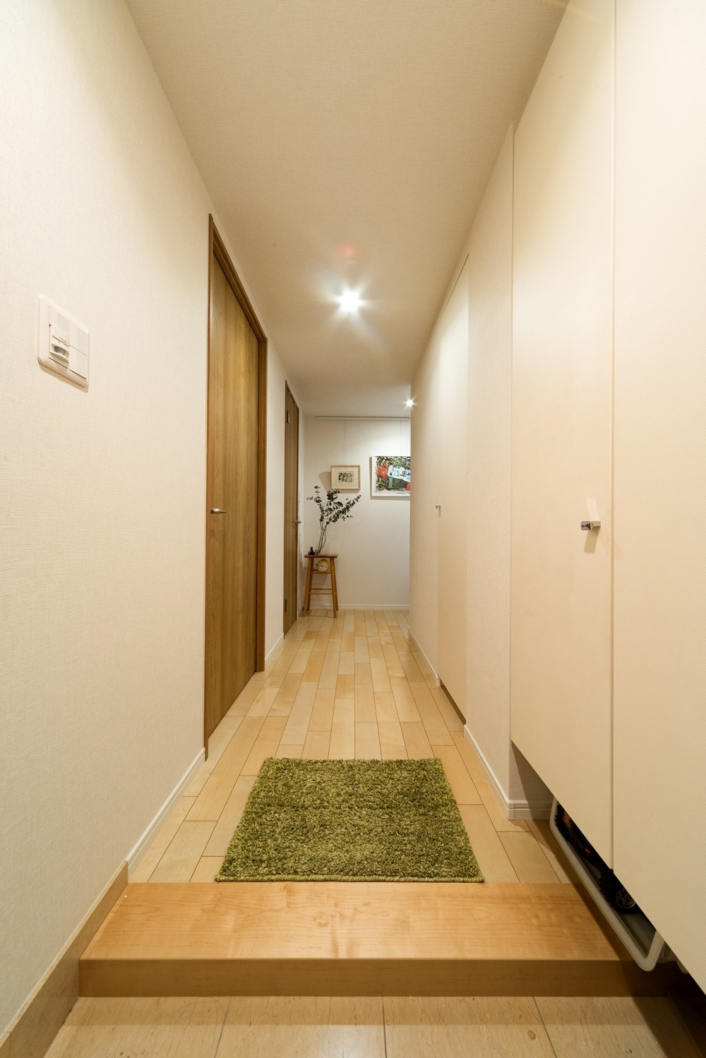 お子様の成長を期に広いマンションへのお住み替え (玄関廊下)