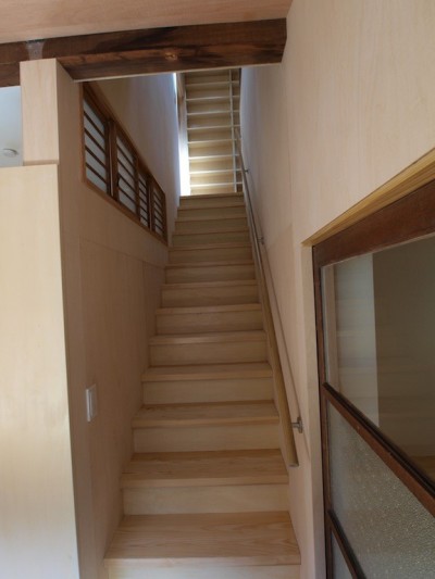 階段 (築50年　戸建て住宅のリノベーション)