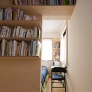 サルガクノイエ　―RC住宅のリノベーション―の写真 プライベートフロア　ライブラリーから個室を見る