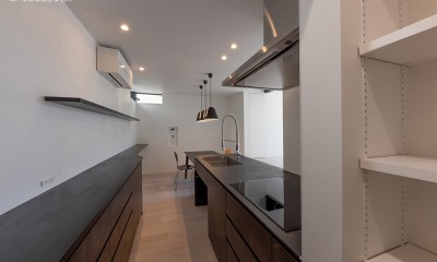 キッチン｜建物探訪で放送　ミニマルデザインの家