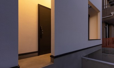 建物探訪で放送　ミニマルデザインの家 (玄関アプローチ)