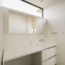 蓮田の家～大きな吹き抜けのある開放感～平屋をイメージしたすまい～の写真 洗面室