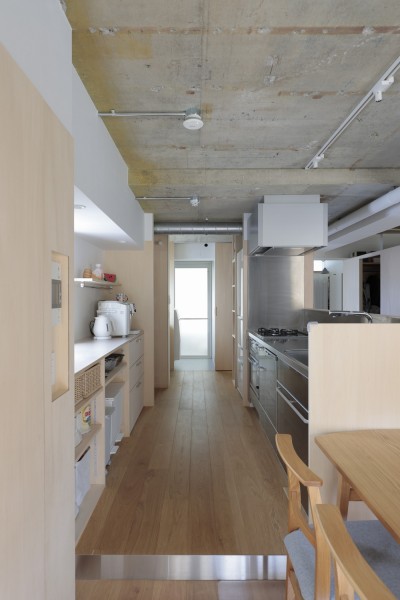 キッチン (登美ヶ丘のマンションリフォーム／ありのままの質感を活かした風通しの良い家)