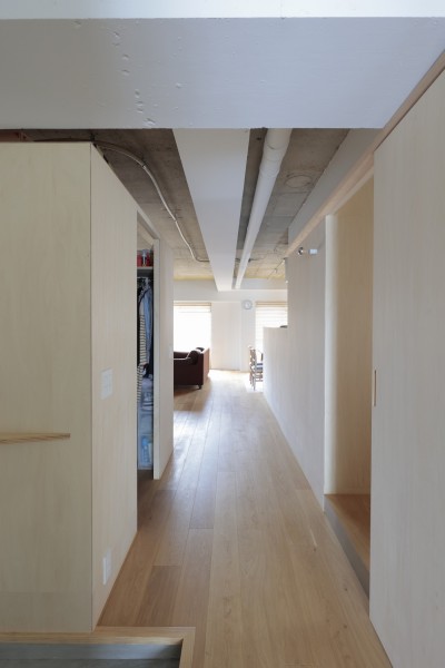 廊下 (登美ヶ丘のマンションリフォーム／ありのままの質感を活かした風通しの良い家)