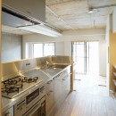 登美ヶ丘のマンションリフォーム／ありのままの質感を活かした風通しの良い家の写真 キッチン