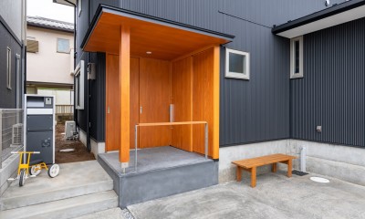流山の家　～大型パネル工法による高性能住宅～ (玄関ポーチ)