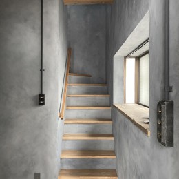 古道具が似合うアンティーク空間 (階段)