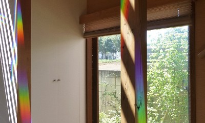 家の中の虹｜Spectrum 光をあやとる｜清瀬の家