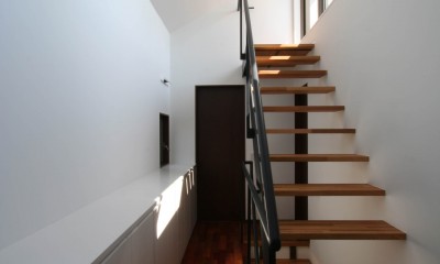 階段｜竪格子の家２『スタイリッシュなコンパクト住宅』