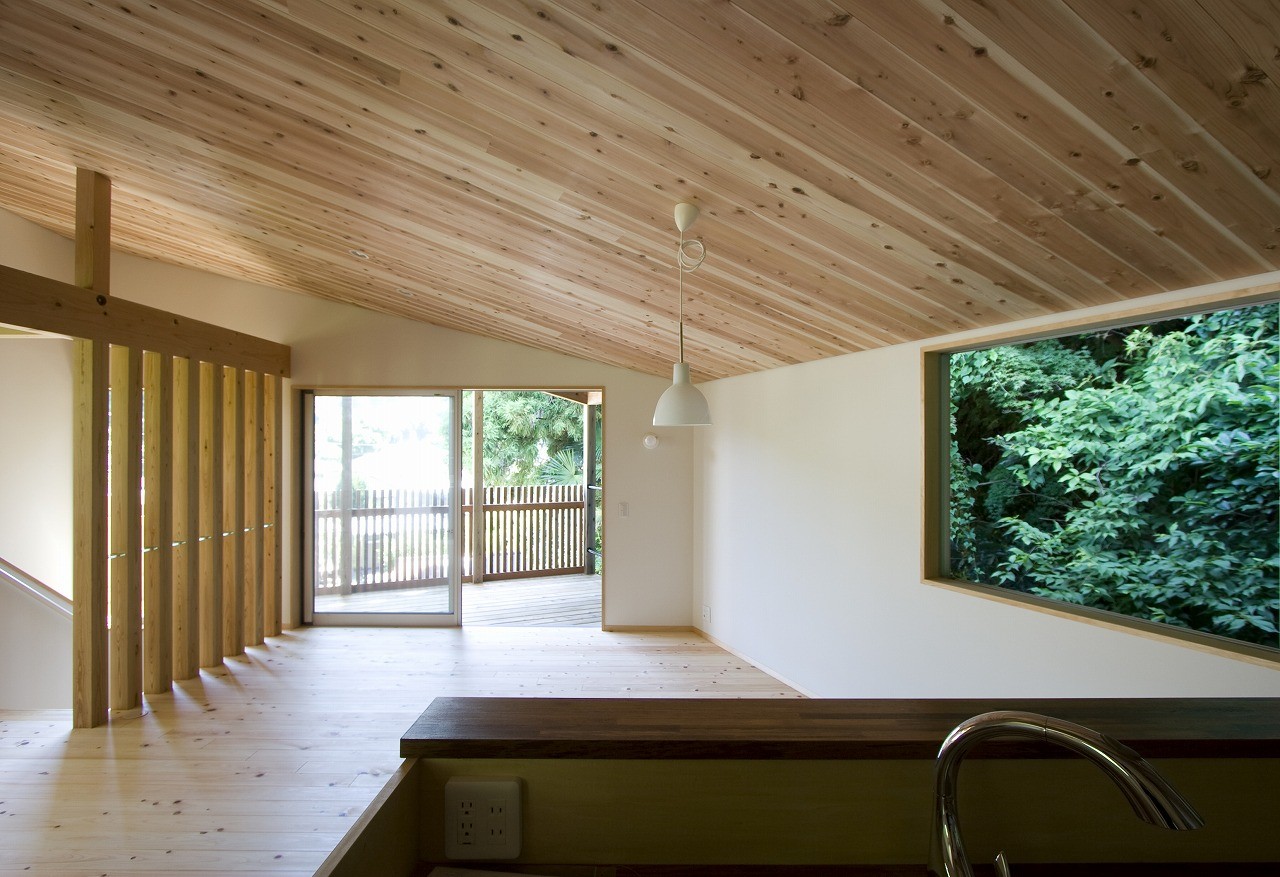 キッチン事例：オープンキッチン（Twisting Roof『自然に溶け込む焼杉の家』）