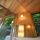 Twisting Roof『自然に溶け込む焼杉の家』の写真 浴室