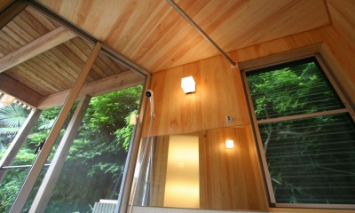 浴室｜Twisting Roof『自然に溶け込む焼杉の家』