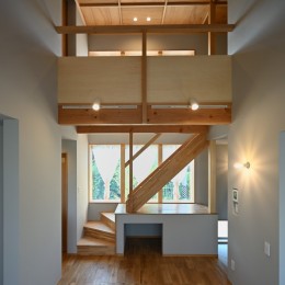 小西郷の家～ご夫婦のためのシンプルな切妻屋根の住宅～-リビング階段