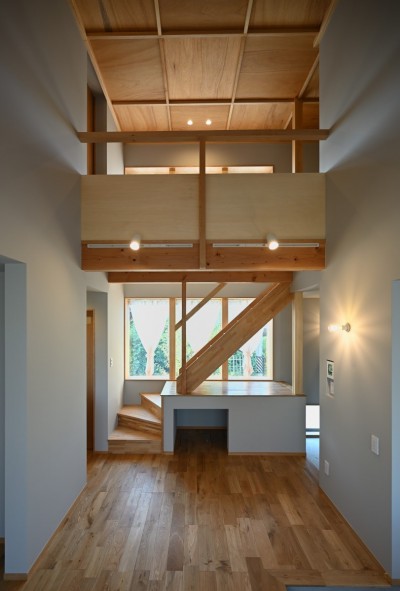 リビング階段 (小西郷の家～ご夫婦のためのシンプルな切妻屋根の住宅～)