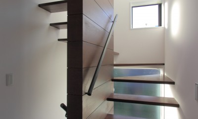 階段｜Cube+ 『屋上までフル活用、表面積を最小にした立方体の住まい』