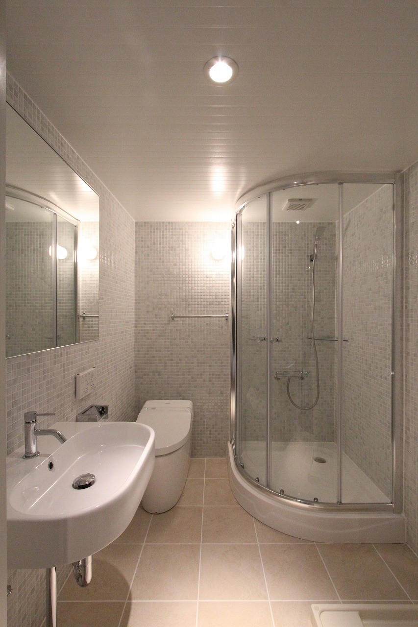 バス/トイレ事例：シャワーブールのあるバスルーム（A107『マンションのリノベーションによるヨット基地』）