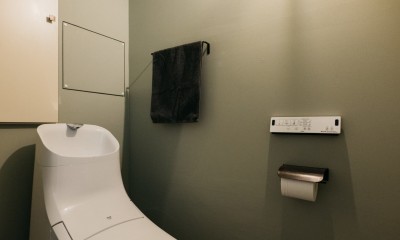 トイレ｜無骨さにレトロな雰囲気を織り交ぜたデザインリノベーション
