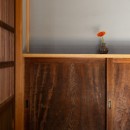 生家の古材を使った家の写真 板戸を利用した玄関収納