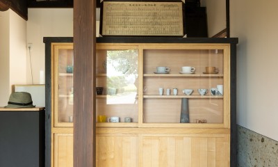 江戸時代の古民家リノベーション (箪笥をリペアした飾り棚)