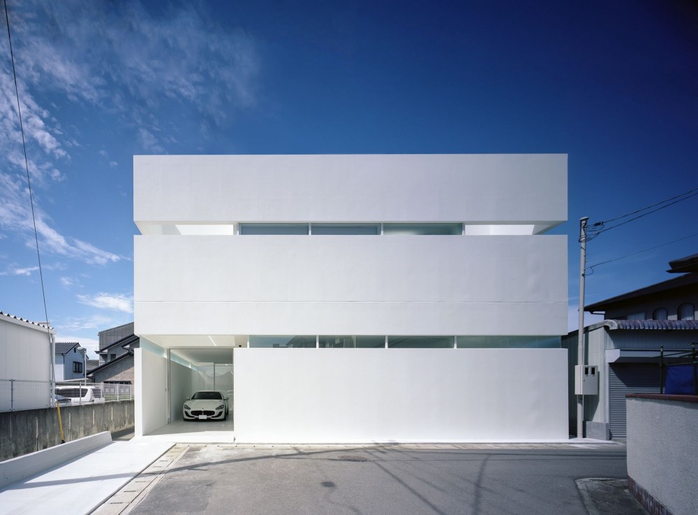 高松のガレージハウス　RC鉄筋コンクリートの白い家 (外観)