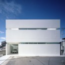 高松のガレージハウス　RC鉄筋コンクリートの白い家の写真 外観