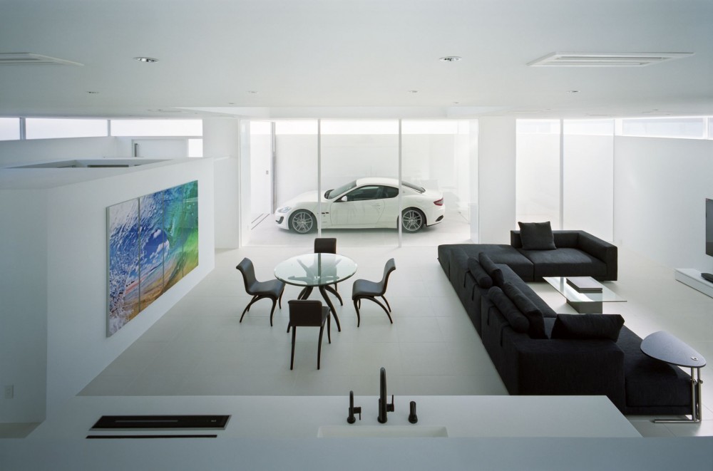 藤原・室 建築設計事務所「高松のガレージハウス　RC鉄筋コンクリートの白い家」