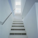 高松のガレージハウス　RC鉄筋コンクリートの白い家の写真 階段