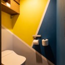 夫婦の夢をまるごと叶える テラスハウスという選択｜多摩センターのテラスハウスリノベーションの写真 カラフルなトイレ