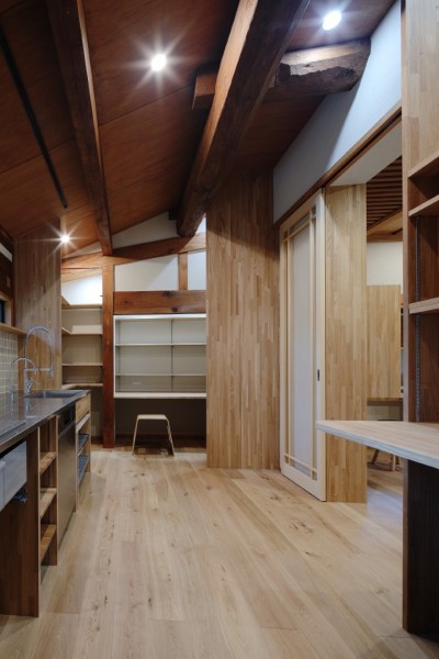 キッチン収納＋作業スペース (浦田の家)