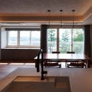 玉川のリノベーション 〜3つのDENを持つ家〜の写真 キッチンからダイニングを見る