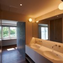 玉川のリノベーション 〜3つのDENを持つ家〜の写真 回遊性のあるオープンな洗面所