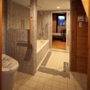世田谷のコッテイジ、趣味のガーデニングの小さな住まいから多世代住宅へのリノベーションの写真 個室群増築部のバストイレ