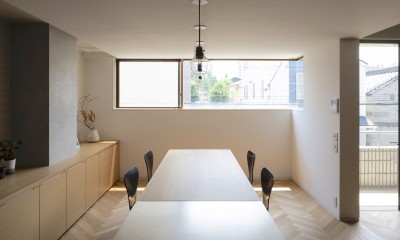KAI house 〜 時をつなぐ住まい 〜 2世帯住宅へリノベーション (ダイニングキッチン)