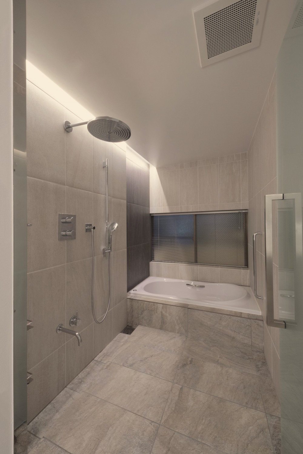 KAI house 〜 時をつなぐ住まい 〜 2世帯住宅へリノベーション (浴室)