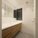 KAI house 〜 時をつなぐ住まい 〜 2世帯住宅へリノベーションの写真 洗面
