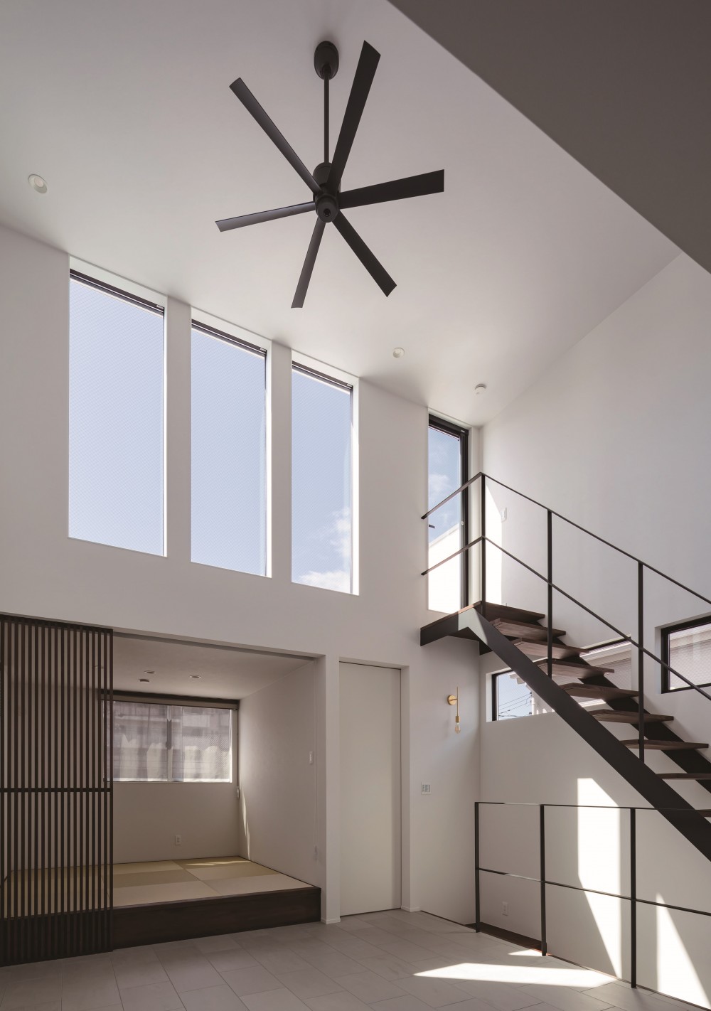 E-HOME DESING STUDIO (丸山建設株会社)「近代建築の5原則を取り入れた家」