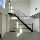 近代建築の5原則を取り入れた家の写真 階段