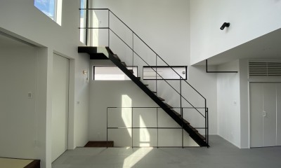 近代建築の5原則を取り入れた家 (階段)