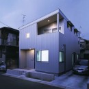 アンティーク雑貨のある家– ガルバリウム鋼板とシンプルプランで実現したローコスト住宅 –の写真 外観